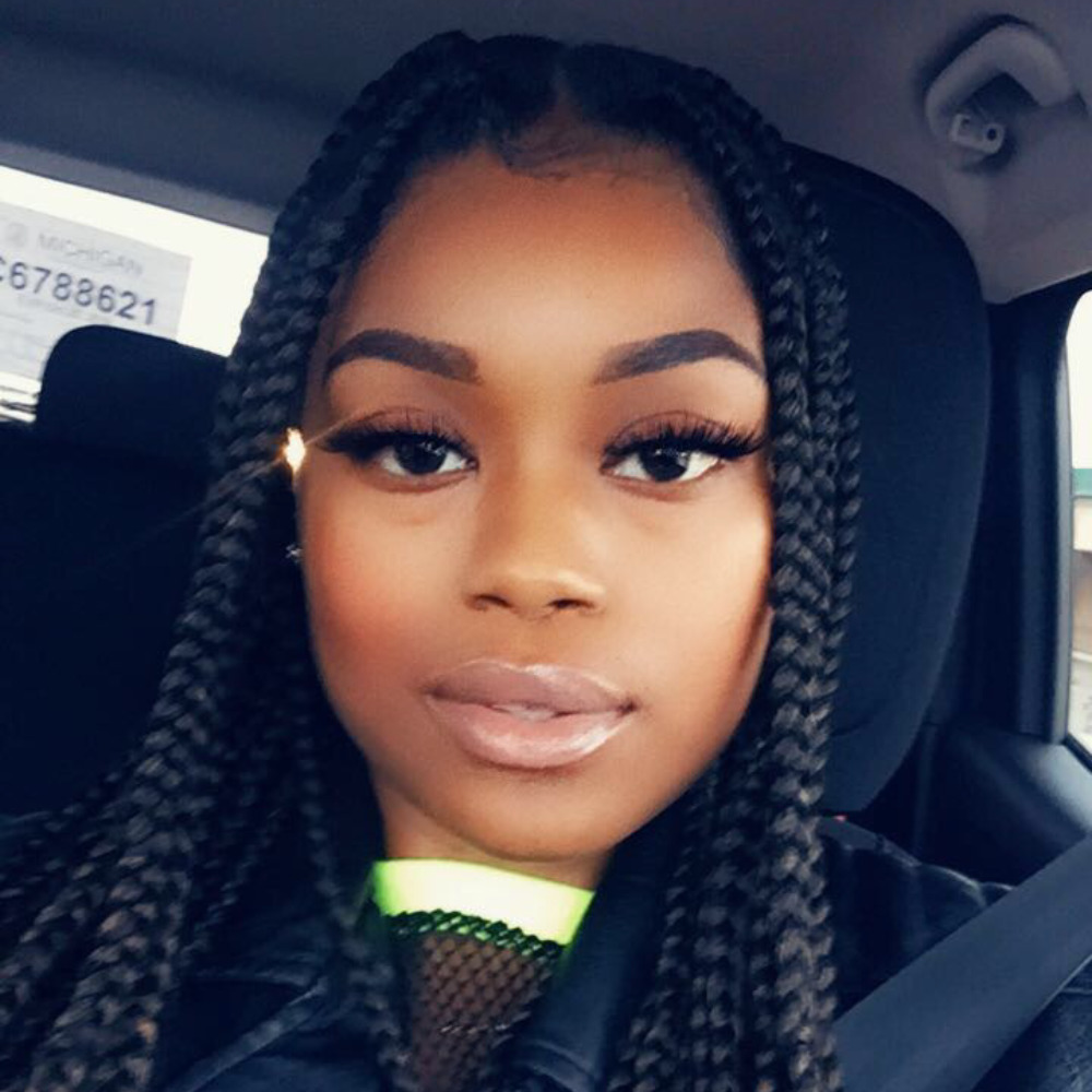 Meet your Posher, Monisa